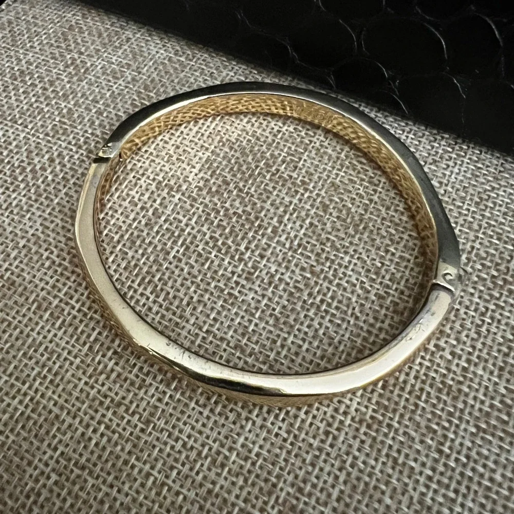 J Crew Gold Tone Hinged Bangle Bracelet Oval Minimalist Stackable 7 Old Money